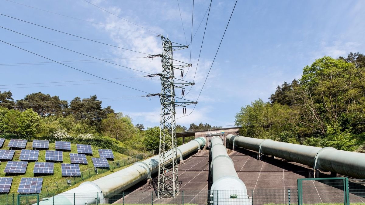 What's the math for source-of-pipeline in a land-expand-renew motion? How do we separate sourced ARR from internal growth?