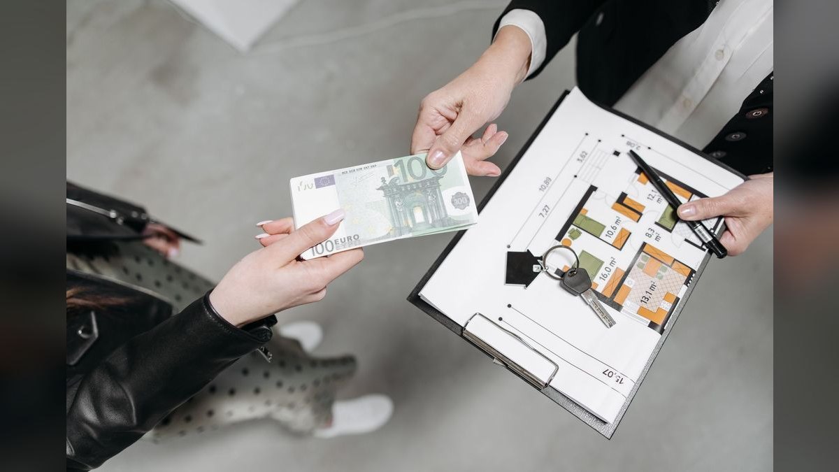 What's the first-90-day plan for a sales manager taking over a team — figure 2