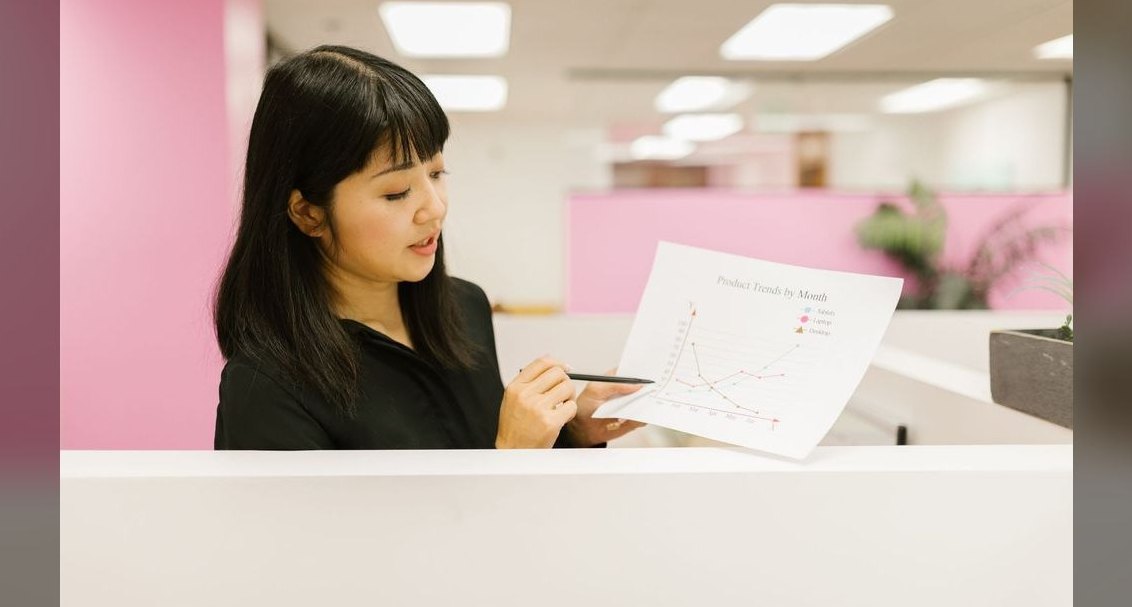 What's the first-90-day plan for a sales manager taking over a team in 2027?