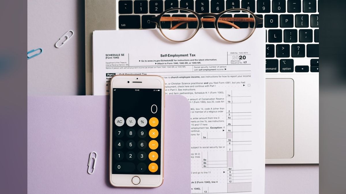 When should we hire our first account executive if revenue is $5M ARR and the founder is still closing — figure 4