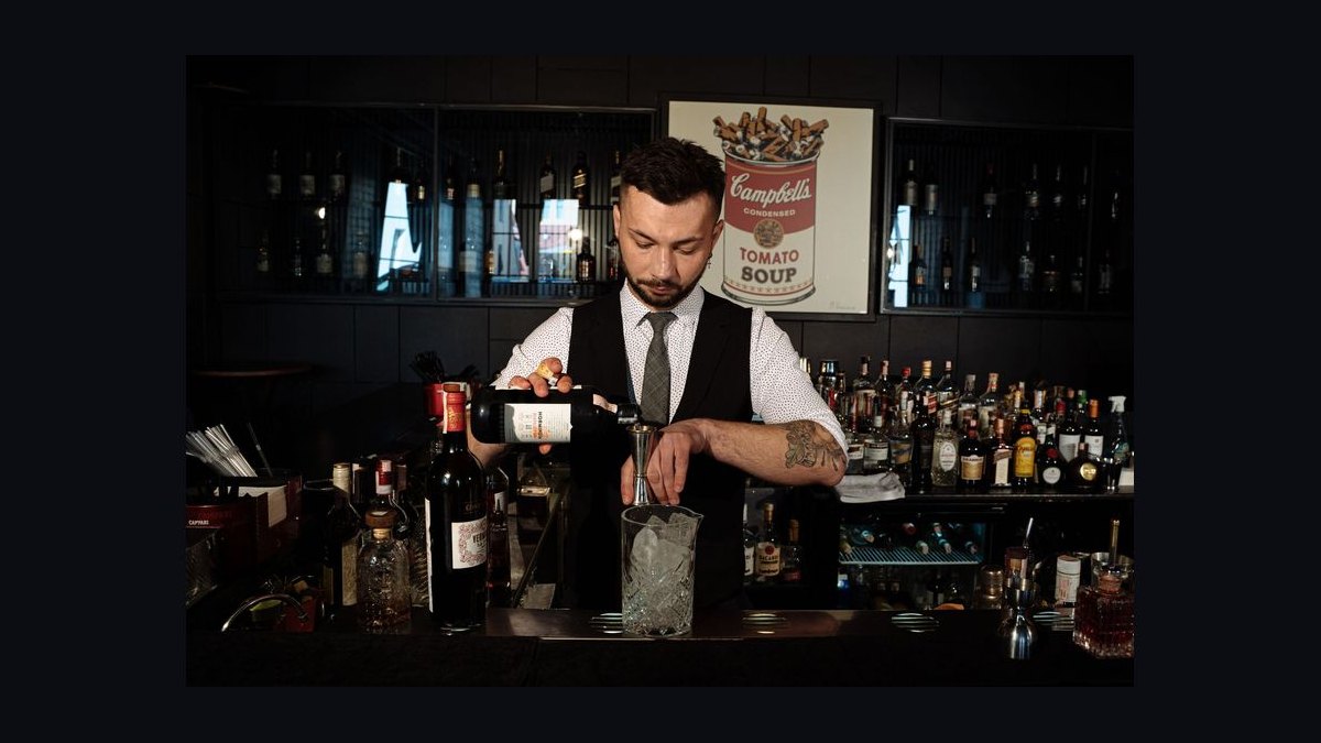 How do you start a wine bar business in 2027?