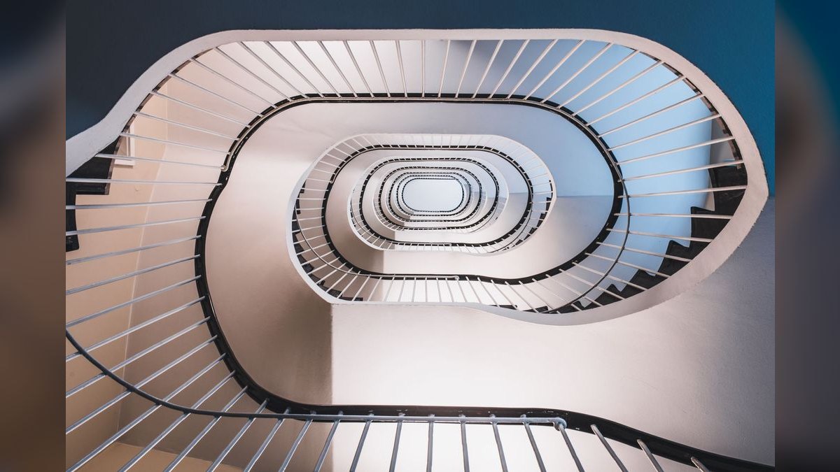 How do you build predictive churn models using unstructured customer support tickets?