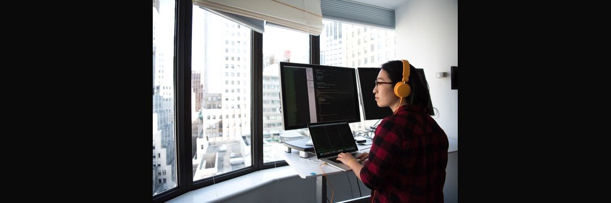 AE Ramp Model for Mid-Market SaaS in 2027
