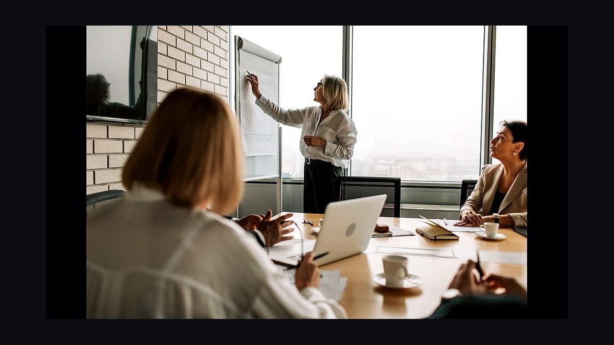 Customer Advisory Board CAB Design for SaaS in 2027