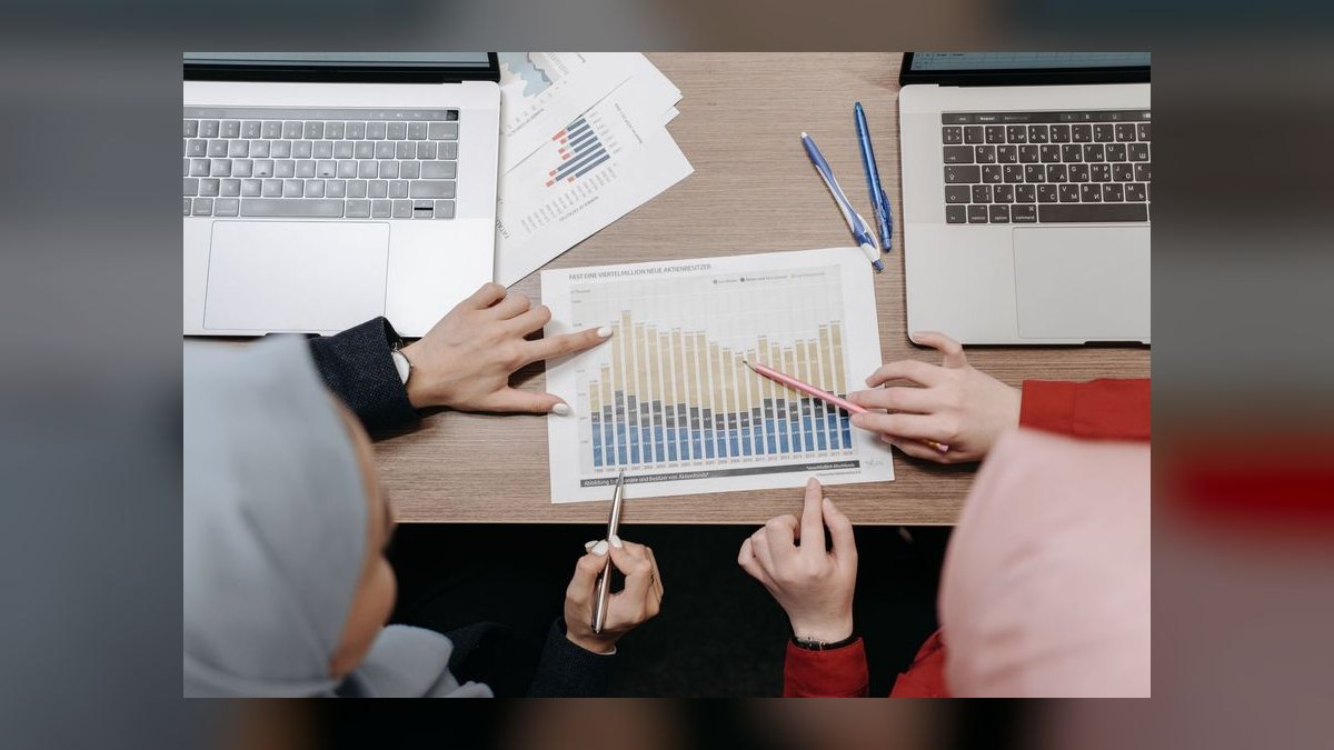 Annual Sales Planning Cadence for SaaS in 2027 — figure 10