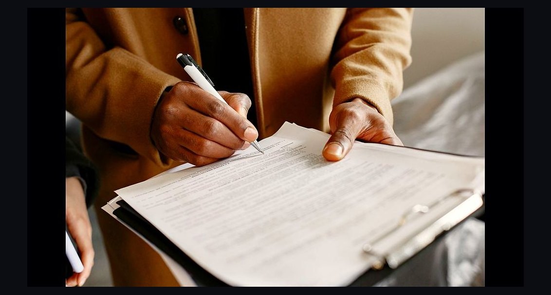 Sales-Legal Contract Review SLAs for SaaS in 2027