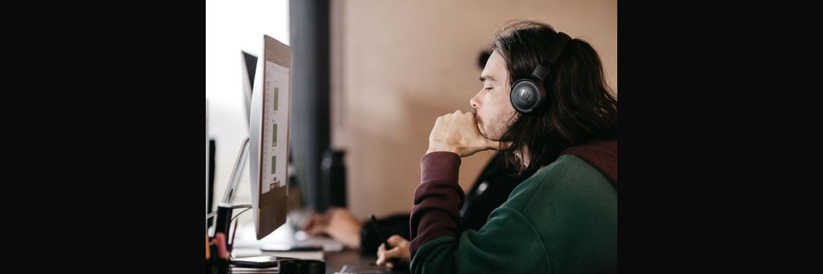 Multi-Year Contract Incentive Design for SaaS in 2027