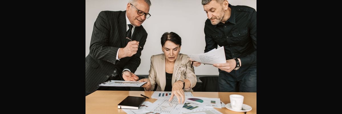 How to build a deal desk that reviews $100K+ deals in 24 hours in 2027