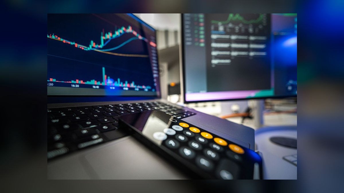 How to run weekly forecast calls that lift forecast accuracy 20 points in 2027 — figure 9