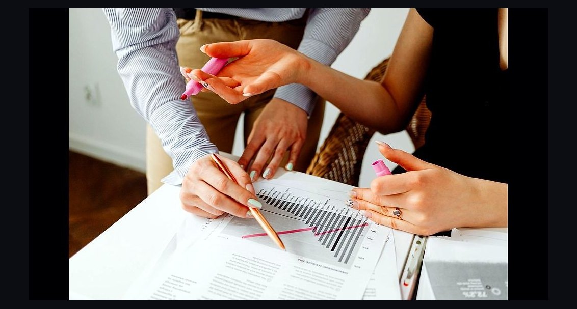 How to structure quarterly business reviews with key strategic customers in 2027