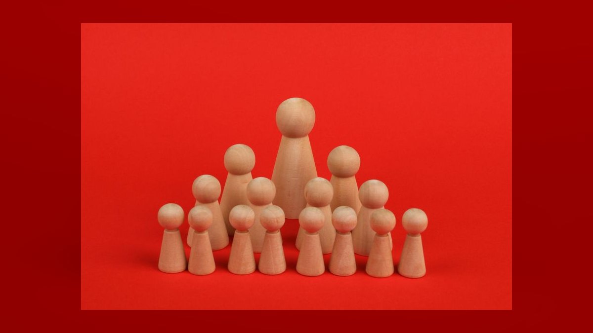 How to structure RevOps reporting hierarchy at $100M ARR in 2027 — figure 8