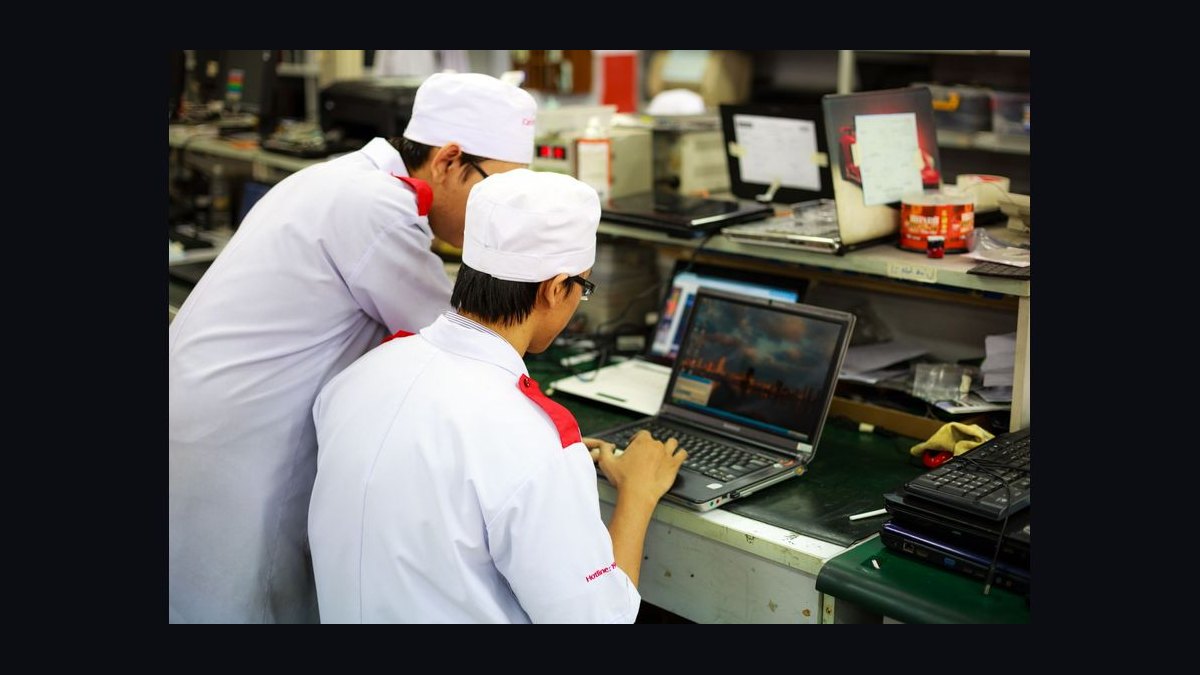 How do you architect revenue operations for a field service software company in 2027?