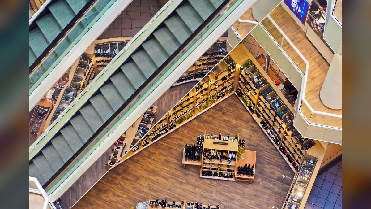 Revenue Architecture for Retail Analytics SaaS in 2027