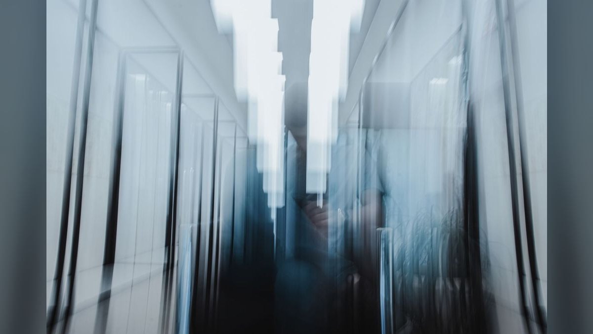 SDR to AE Handoff Architecture at $30M ARR in 2027