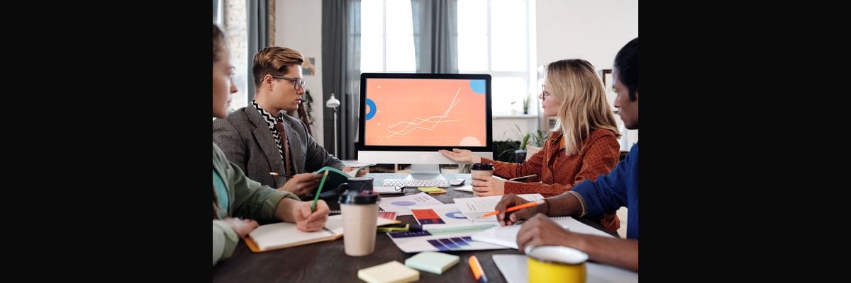 CRO Weekly Metrics Dashboard Design in 2027