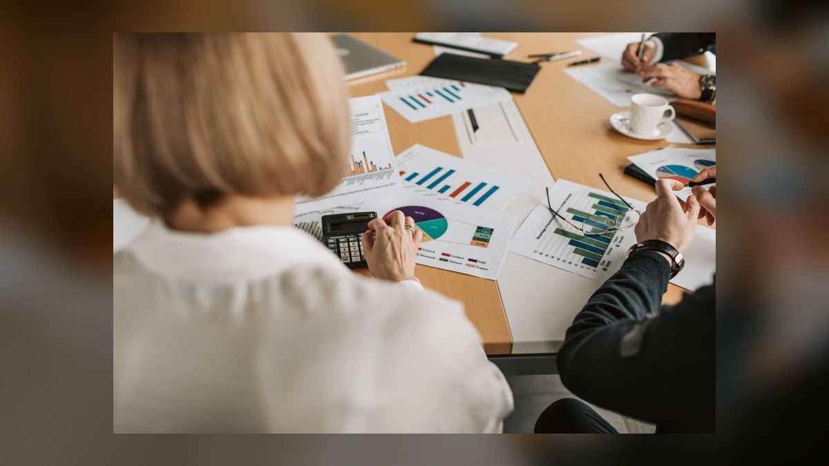 How do you architect revenue operations for AI & Data in 2027 — figure 2