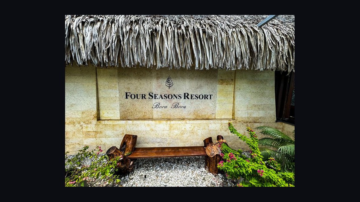 The 10 Best Overwater Bungalow Resorts in Bora Bora & French Polynesia (2026)