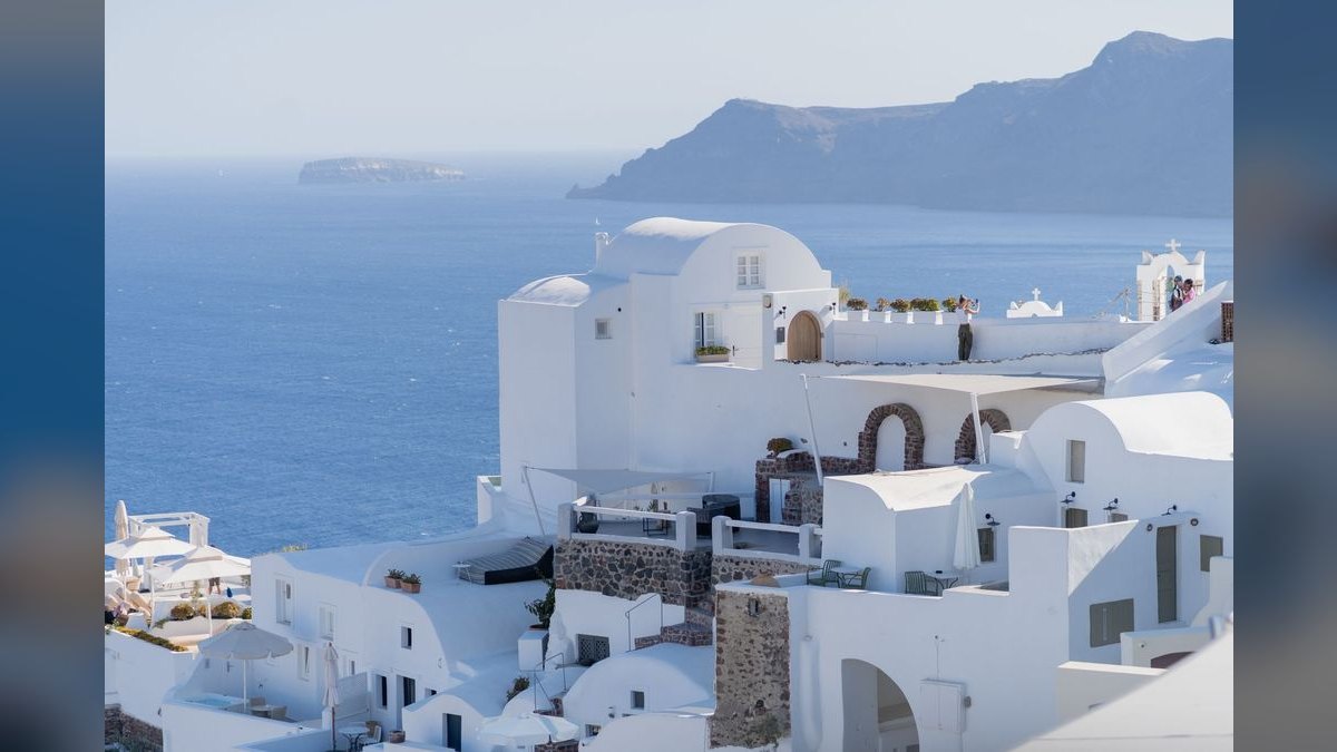The 10 Best Luxury Resorts in Santorini, Greece (2026) — figure 5
