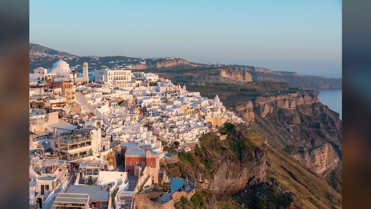 The 10 Best Luxury Resorts in Santorini, Greece (2026) — figure 6