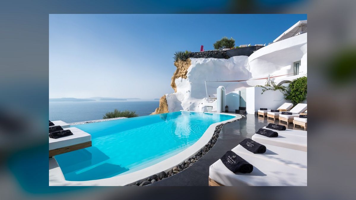 The 10 Best Luxury Resorts in Santorini, Greece (2026) — figure 7