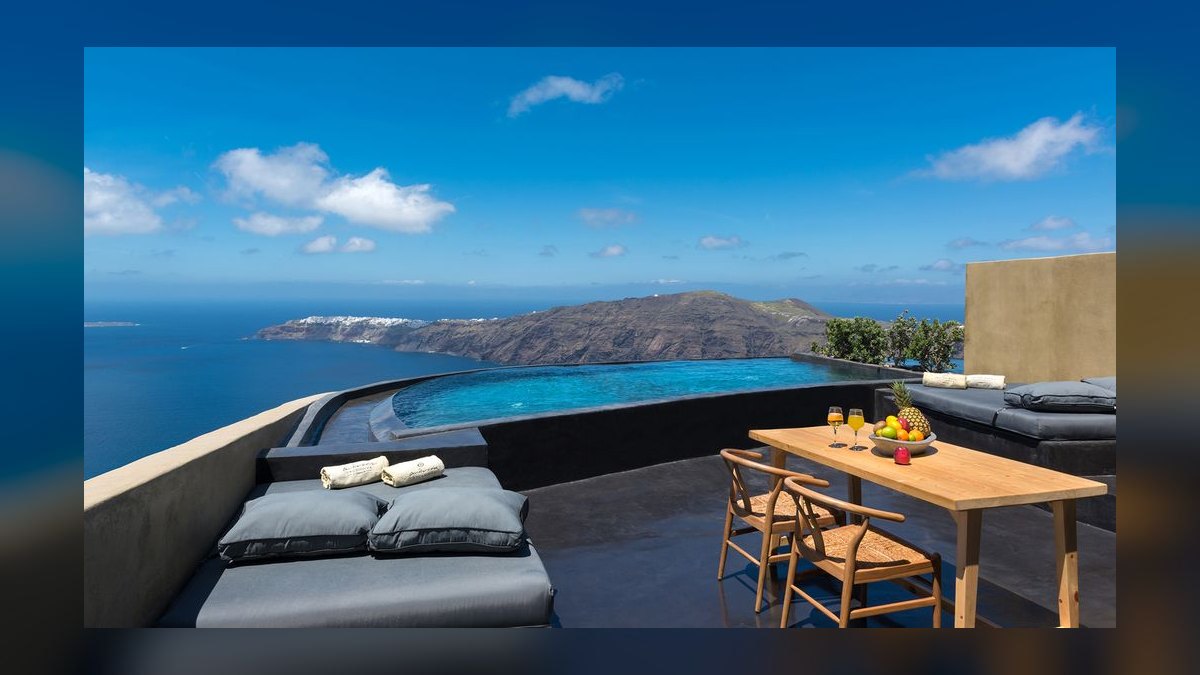 The 10 Best Luxury Resorts in Santorini, Greece (2026) — figure 8