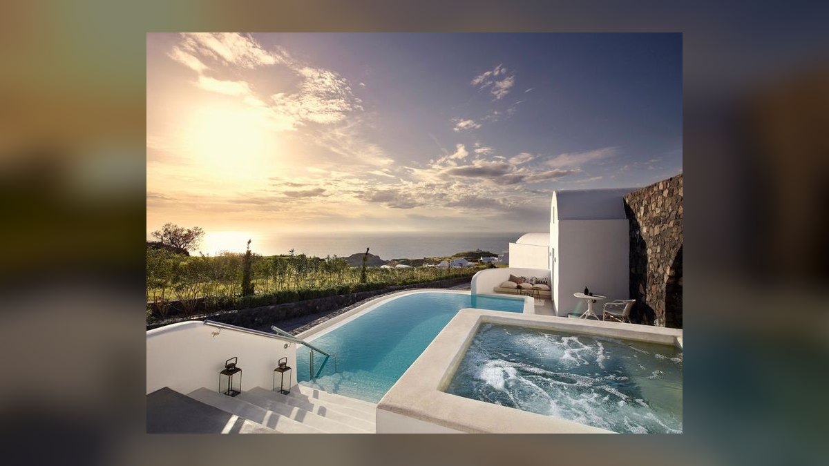 The 10 Best Luxury Resorts in Santorini, Greece (2026) — figure 9