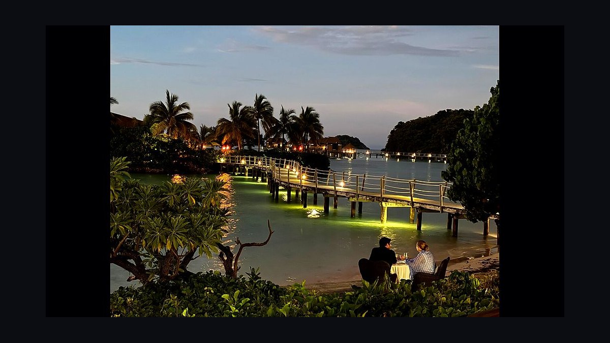 The 10 Best Overwater Resorts in Tahiti & the South Pacific (Fiji, Cook Islands & Beyond) (2026)