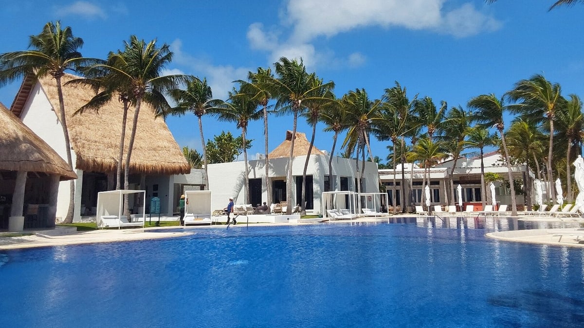 The 10 Best Adults-Only Overwater Resorts in Mexico & the Riviera Maya (2026) — figure 10