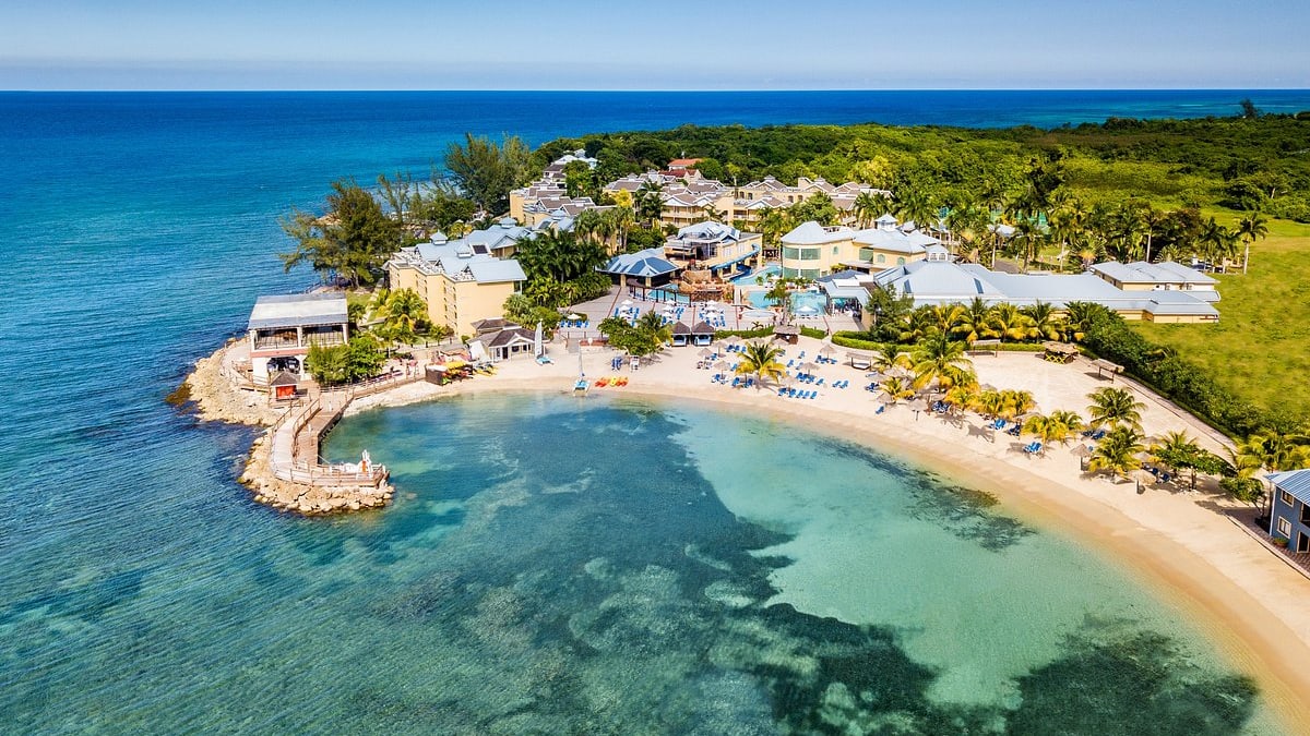 The 10 Best Overwater & Beach Resorts in the Caribbean & Atlantic for an Overwater Experience (2026) — figure 8