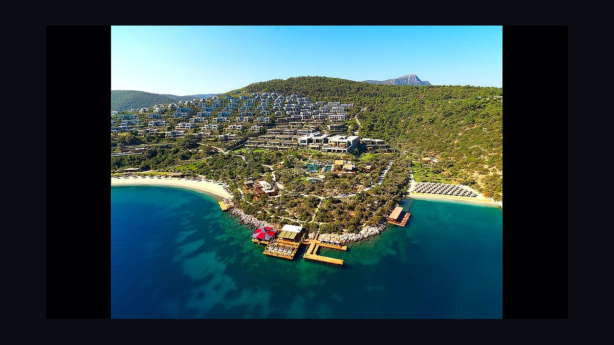 The 10 Best Adults-Only Luxury Resorts in Greece & the Mediterranean (2026) — figure 10