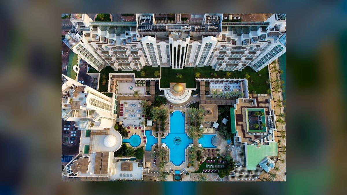 When does a resort become luxury in 2027 — figure 10