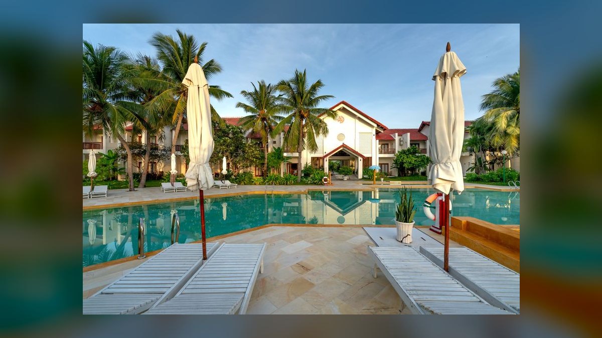 When does a resort become luxury in 2027 — figure 8