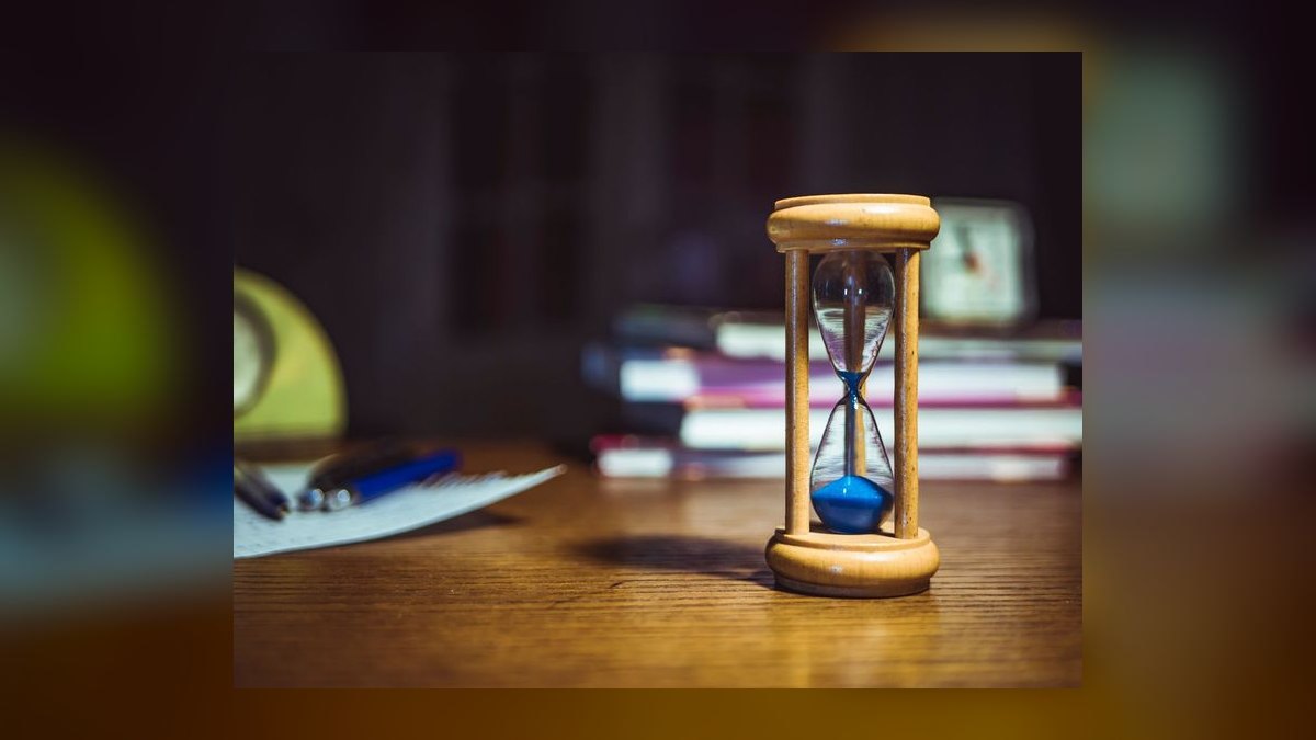 When is the right time to book a luxury resort in 2027 — figure 10