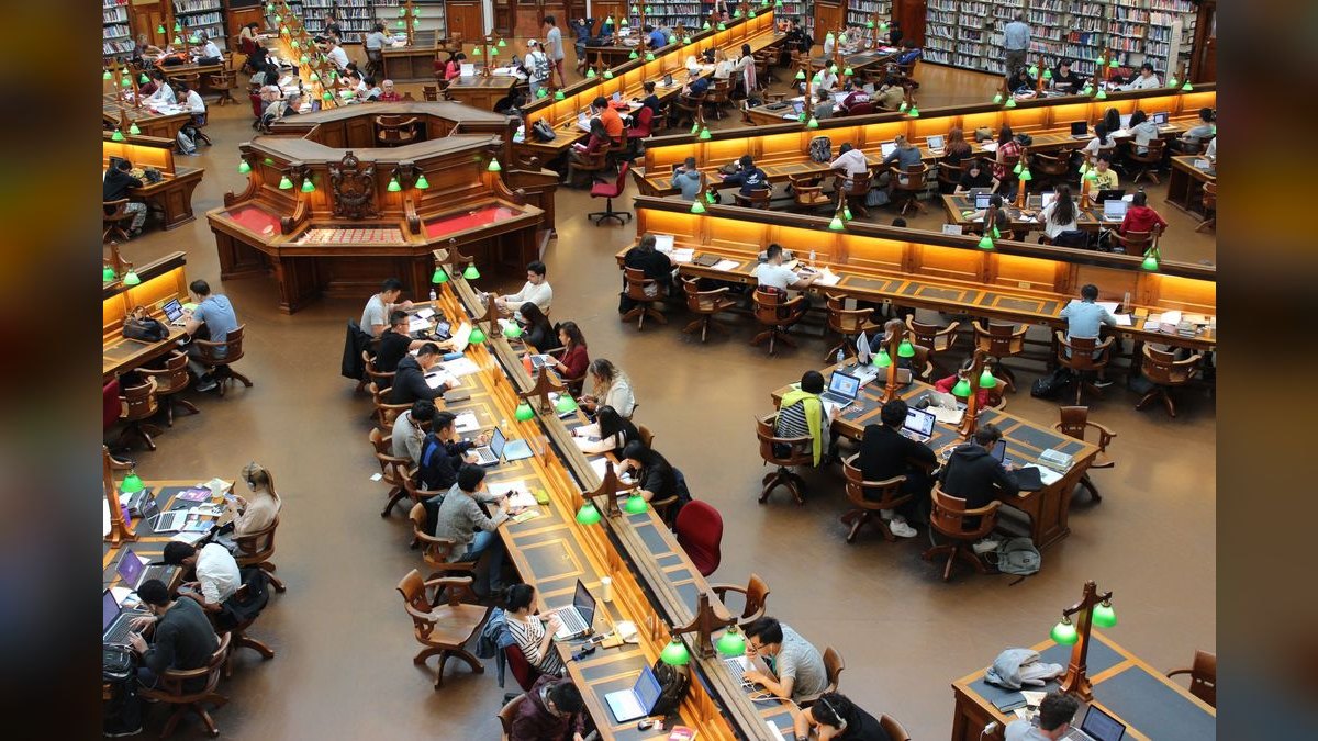 Top 10 Best Colleges for Study Abroad in 2027 — figure 1