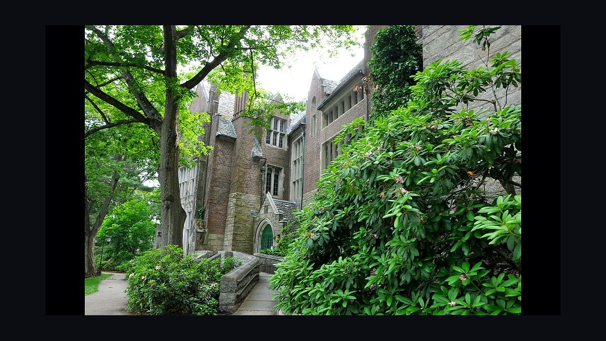 Top 10 Best Women's Colleges in 2027
