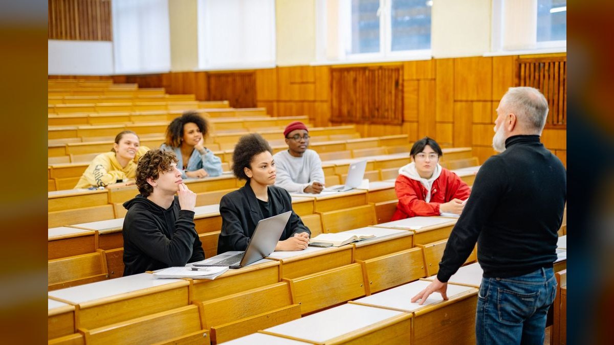 Top 10 Best Colleges for Financial Aid for Middle-Class Families in 2027