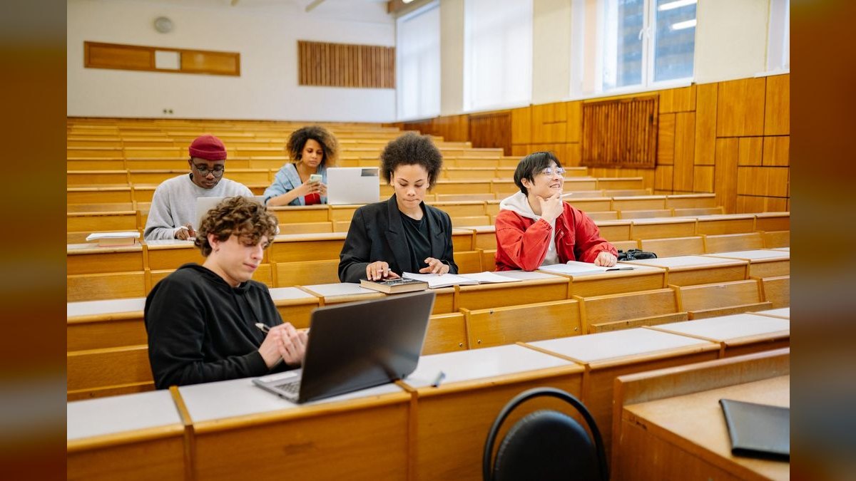 Top 10 Best Colleges for Low-Income Students in 2027 — figure 6