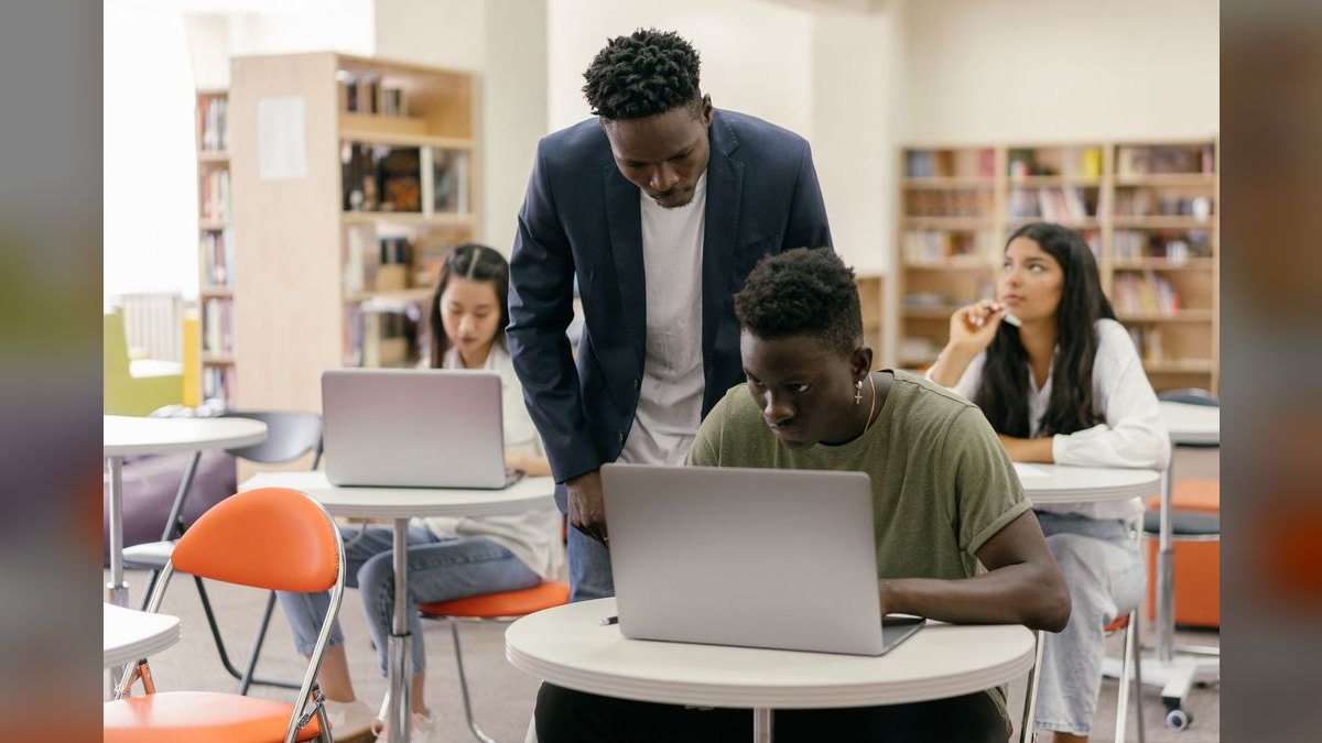 Top 10 Best Colleges for Low-Income Students in 2027