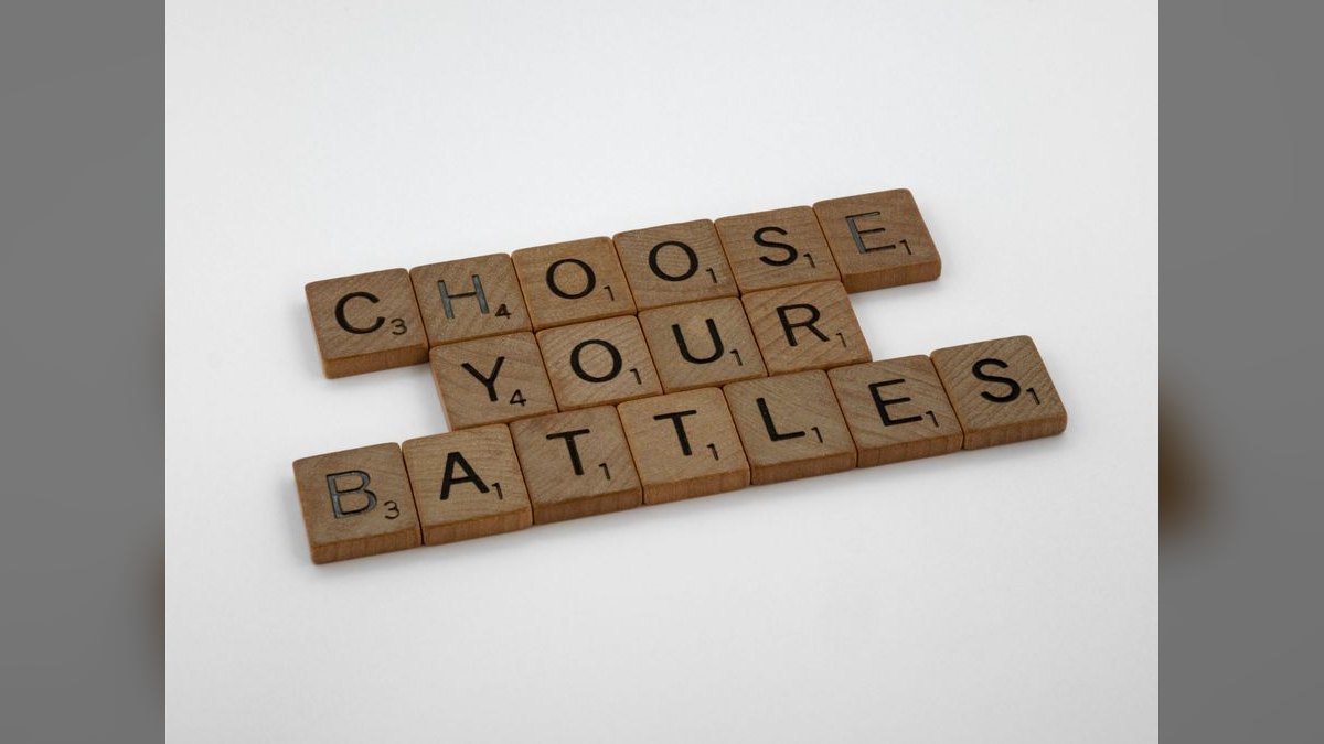How do you create effective battle cards for competitive selling — figure 1