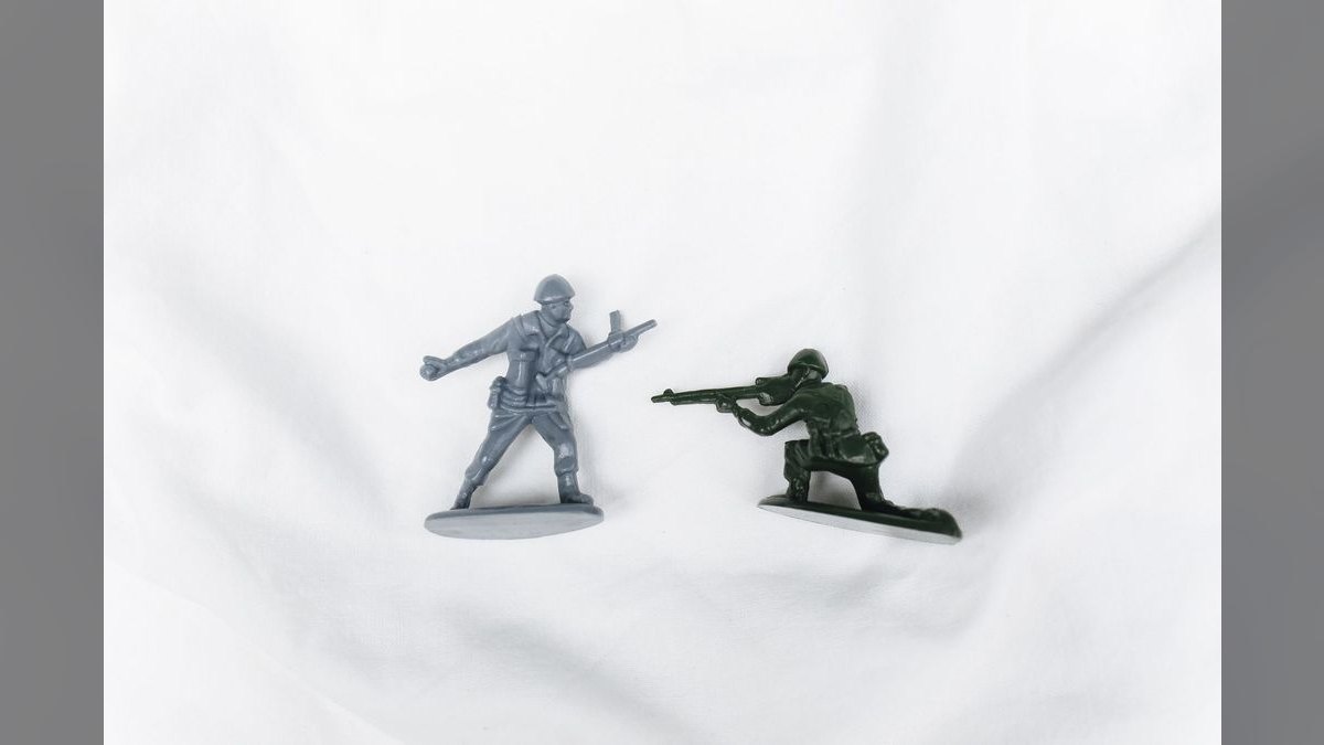 How do you create effective battle cards for competitive selling — figure 4