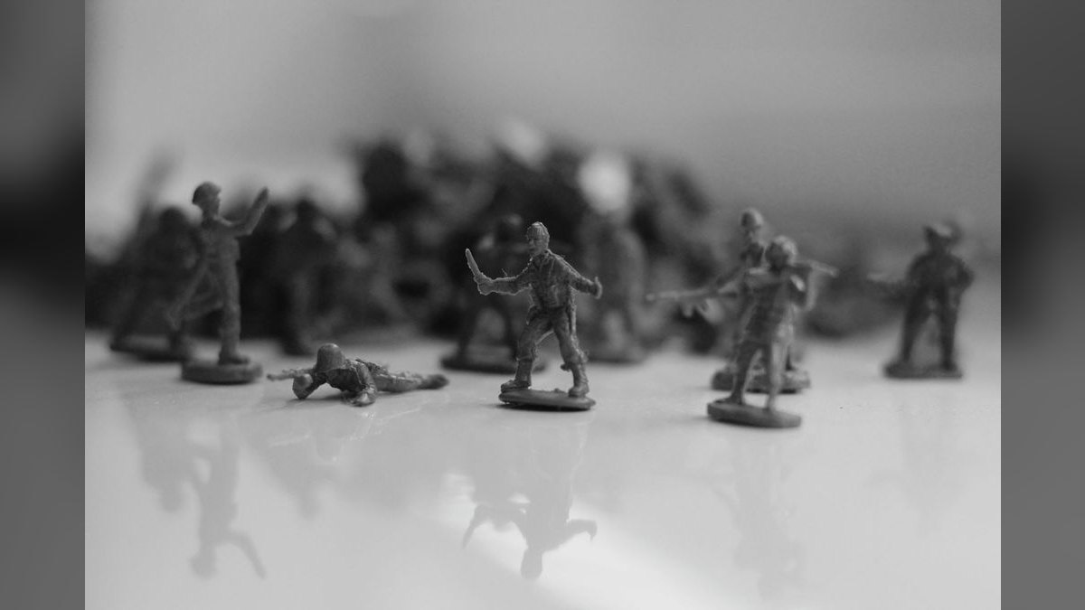 How do you create effective battle cards for competitive selling — figure 5