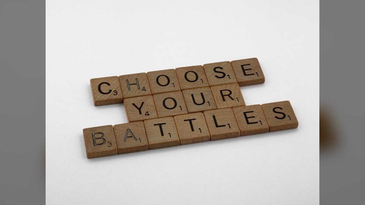 How do you create effective battle cards for competitive selling
