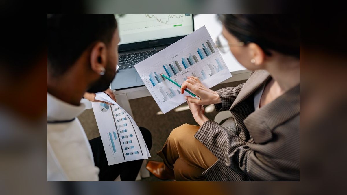 How do you measure sales enablement content engagement by rep role in 2027 — figure 6