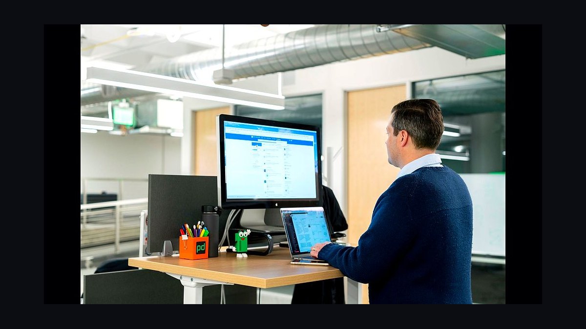 What counts as a good LinkedIn SSI score for a B2B sales rep in 2027?