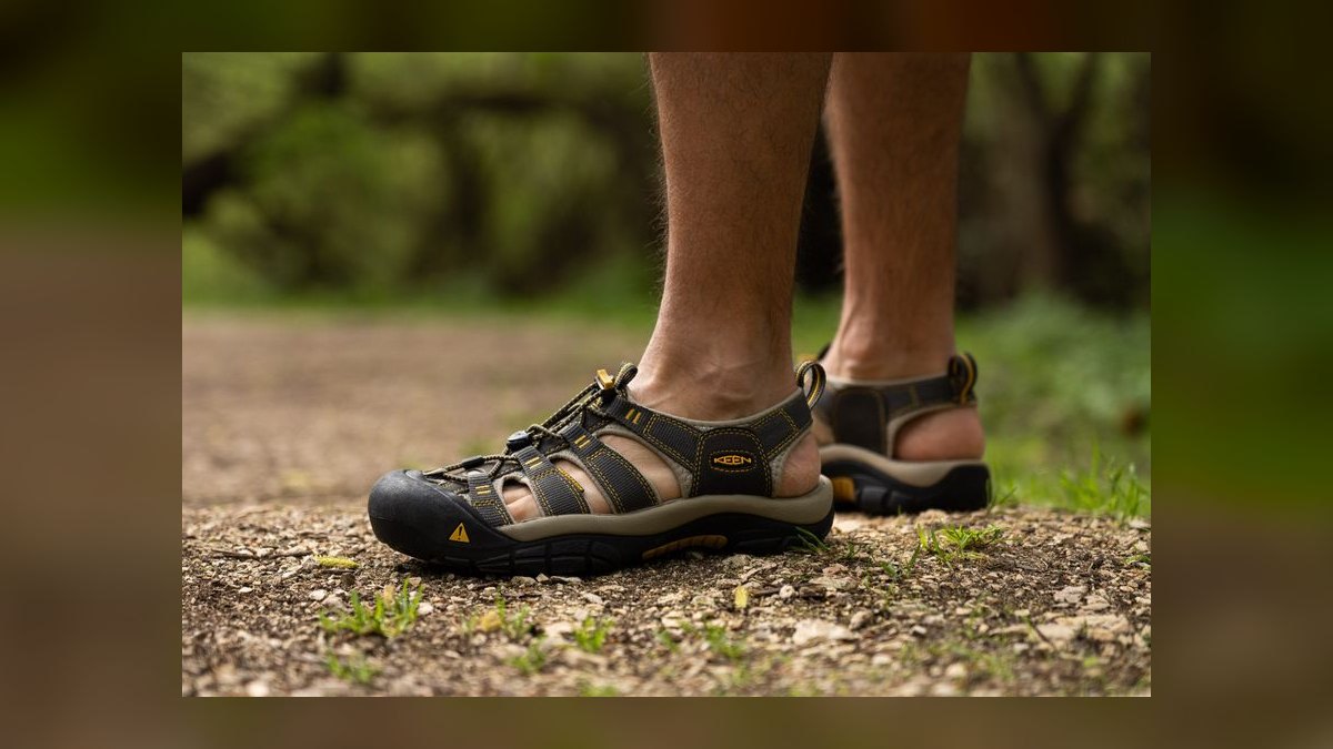 Top 10 water shoes built like sneakers of all time — figure 5