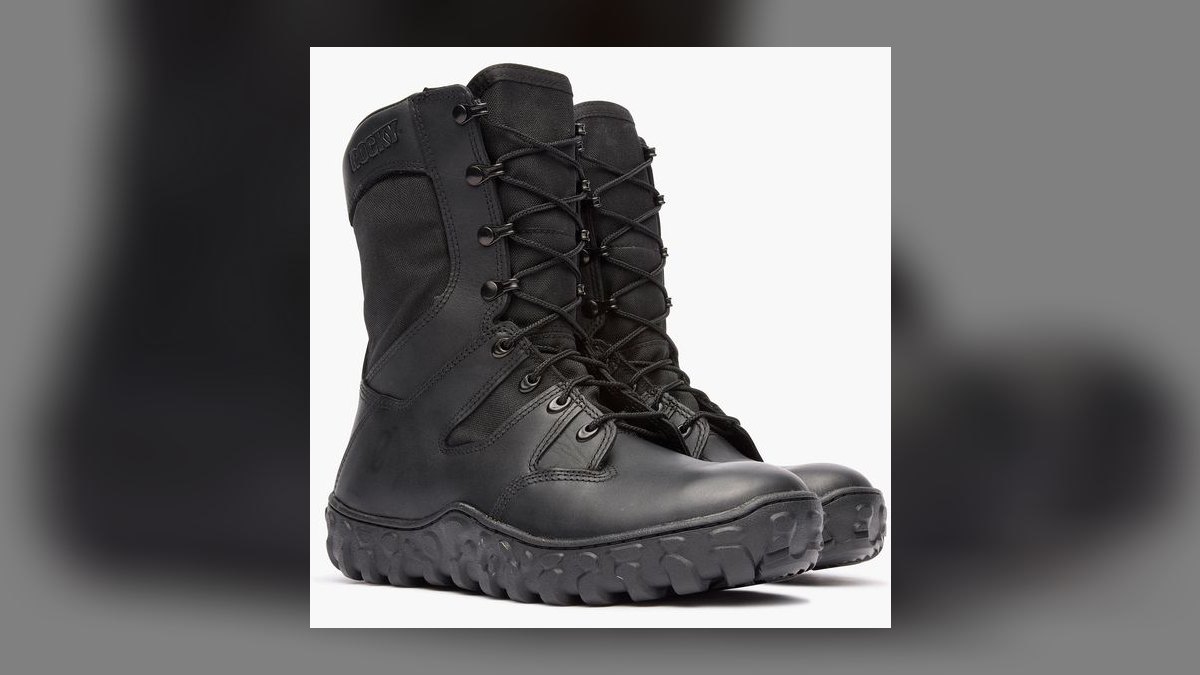 Top 10 rugged winterized boot-sneakers of all time — figure 10
