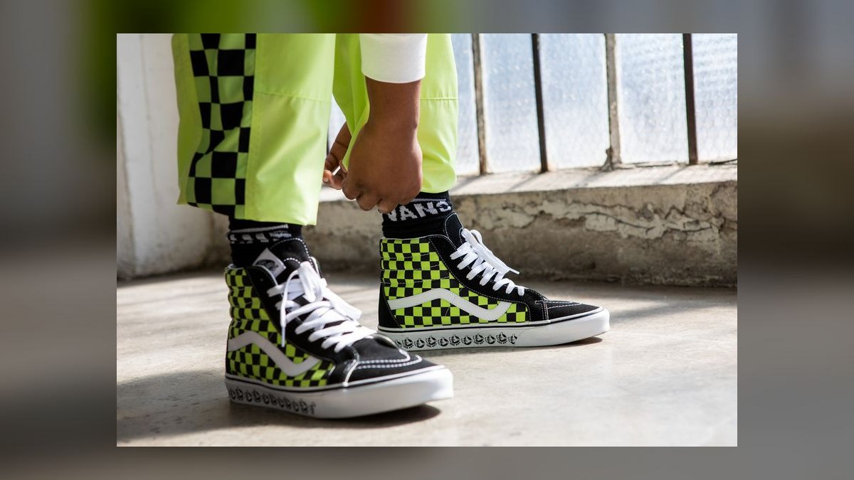 Top 10 commemorative sneaker packs honoring historical milestones of all time — figure 9
