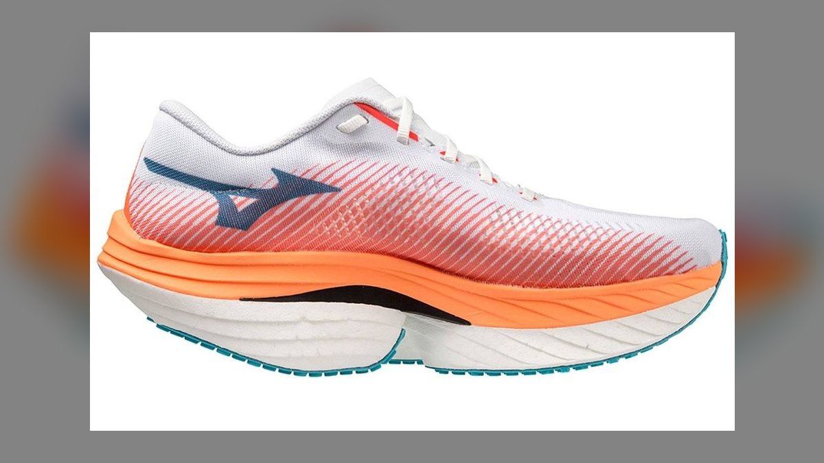 Top 10 legendary running shoes featuring carbon fiber plates of all time — figure 10