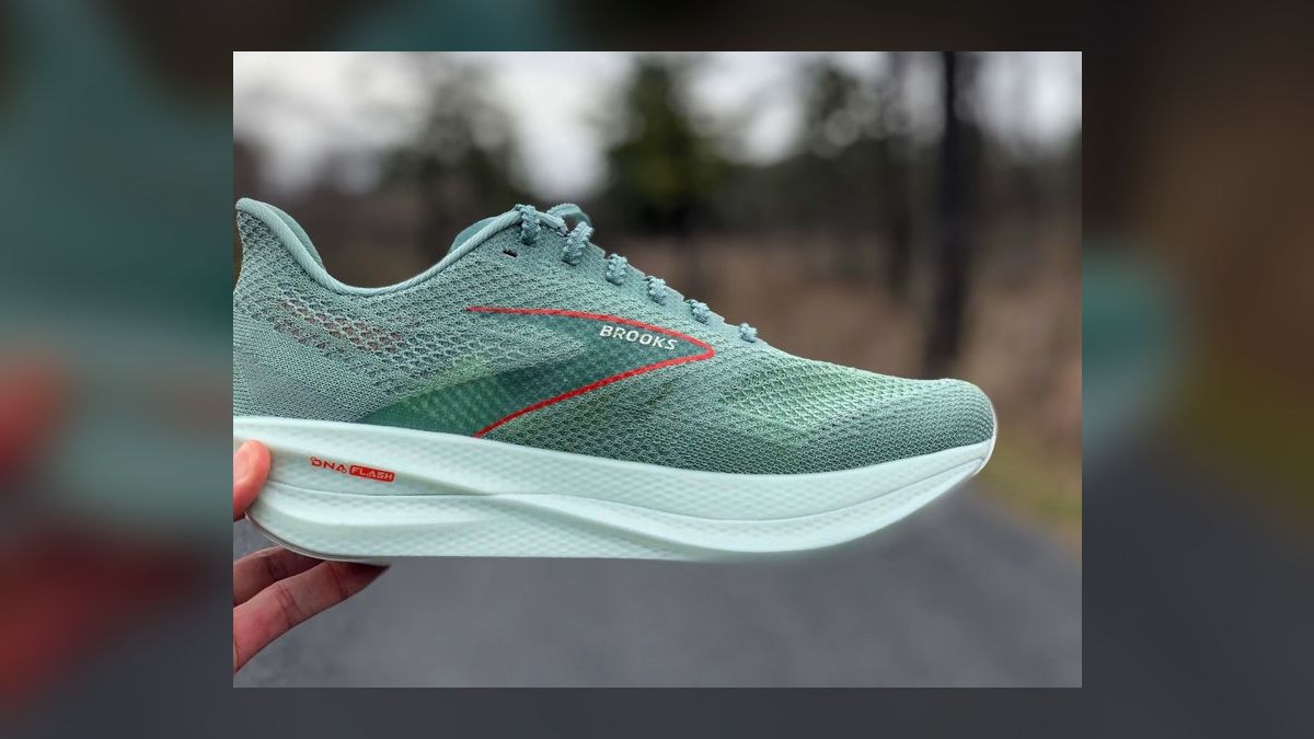 Top 10 legendary running shoes featuring carbon fiber plates of all time — figure 9