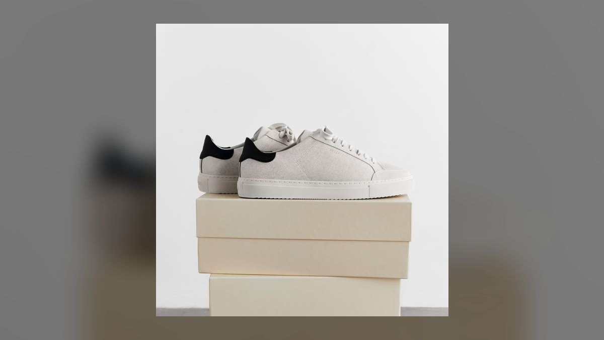Top 10 monochromatic cream and bone sneakers of all time — figure 7